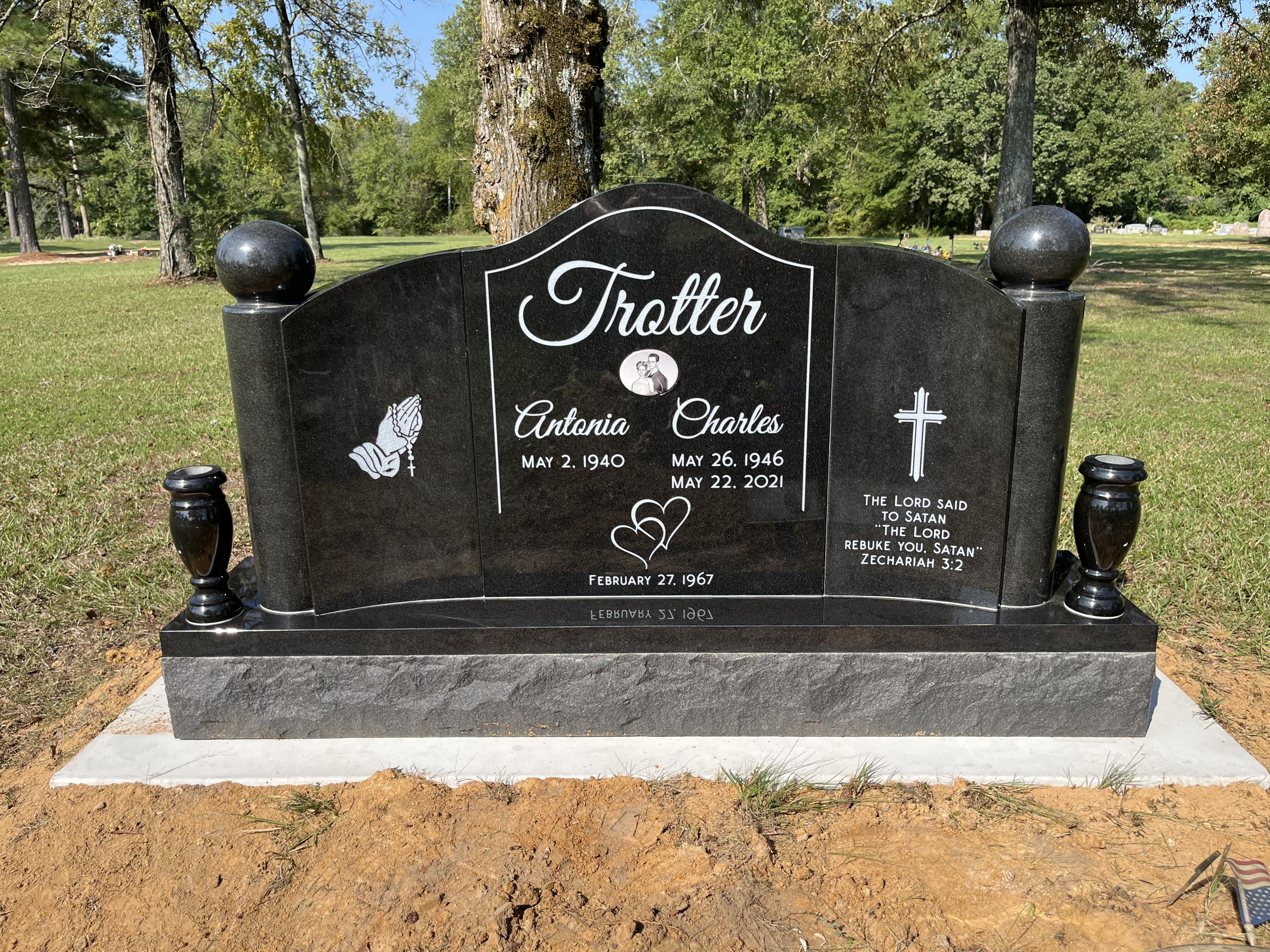 Granite granite monument