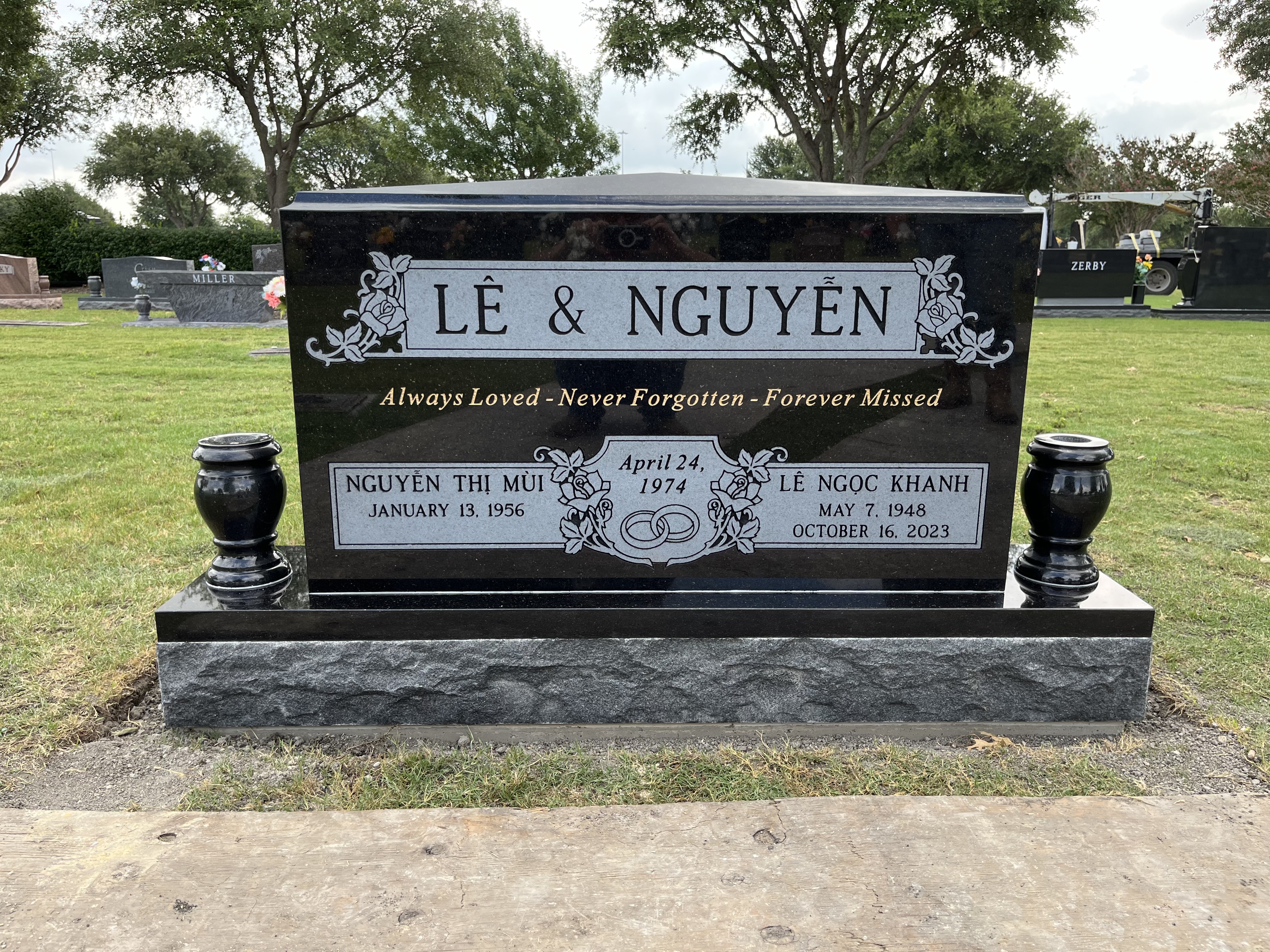 Granite granite monument