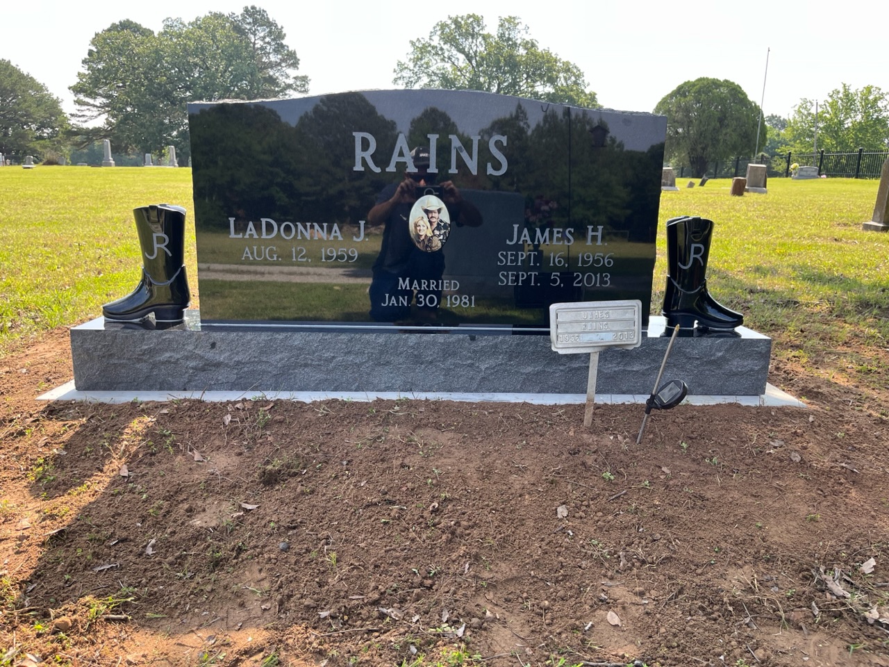 Granite granite monument